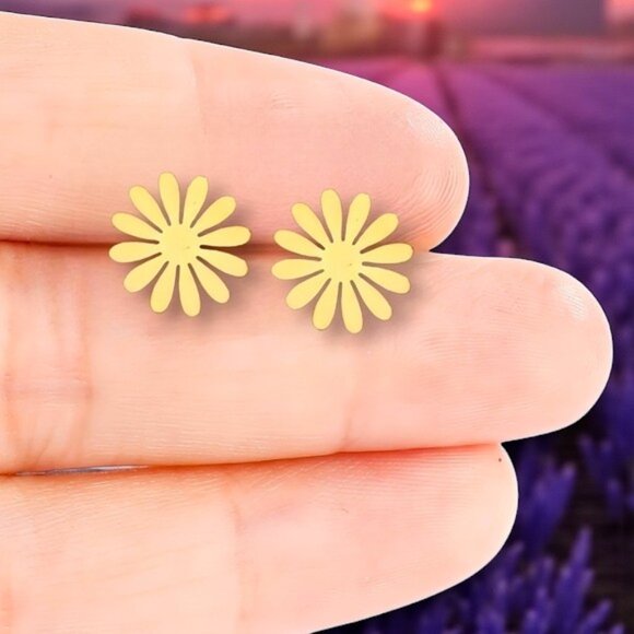 🆕️Minimalist Daisy Flower Stud Dainty Earrings 18K Gold Plated Stainless Steel - Picture 5 of 8